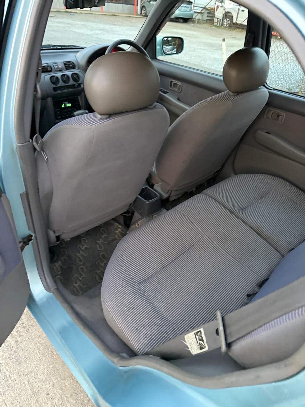 2000 Nissan March BOX - Image 8
