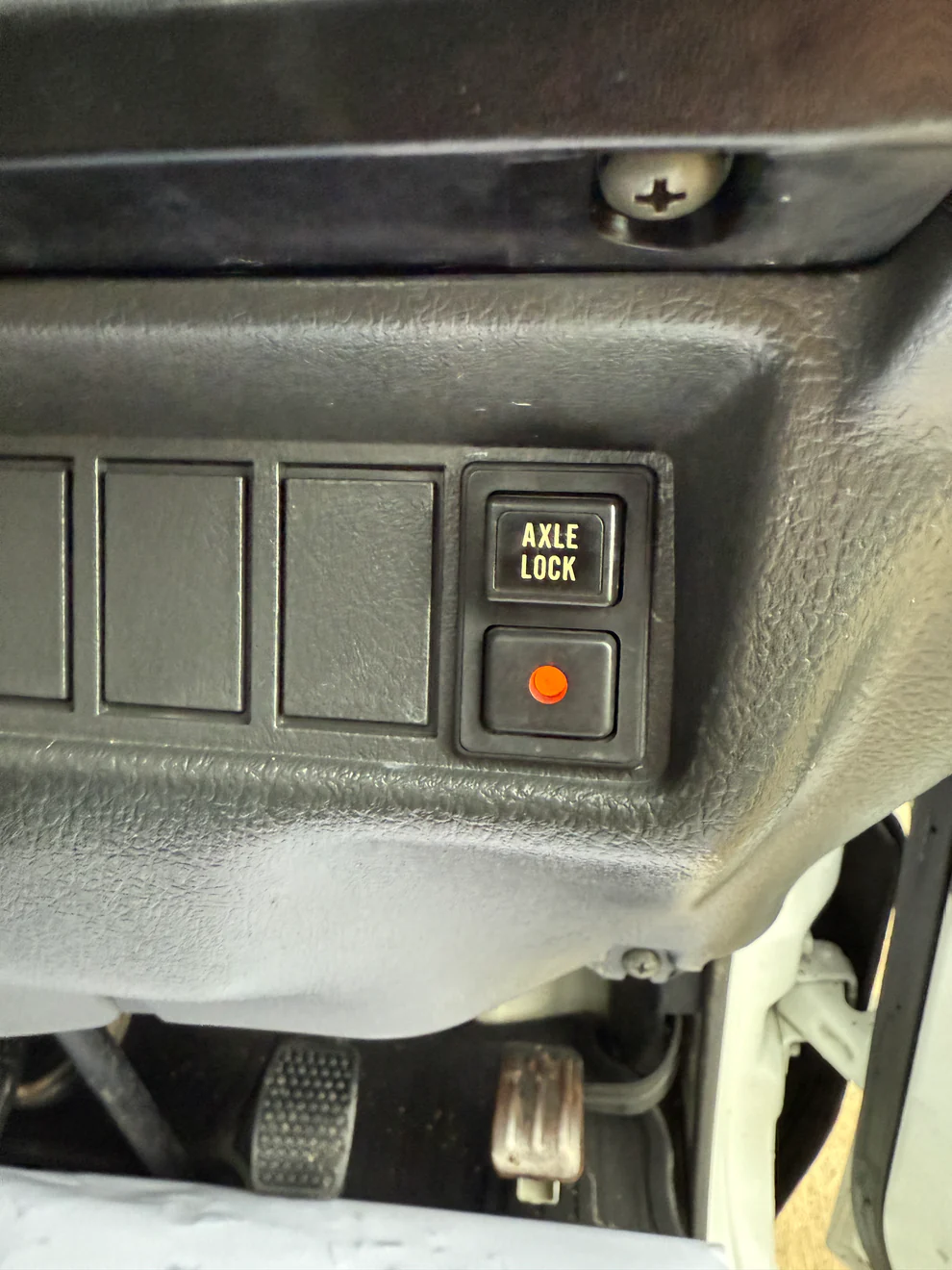 1994 Suzuki Carry 4WD Kei Truck – Hi/Low Transfer Case / Axle Lock - Image 12
